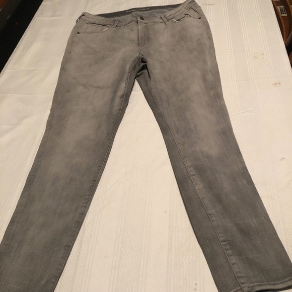 Old Navy mid rise - Rockstar jeans size 16 regular fit- new or like new jeans - Picture 1 of 9